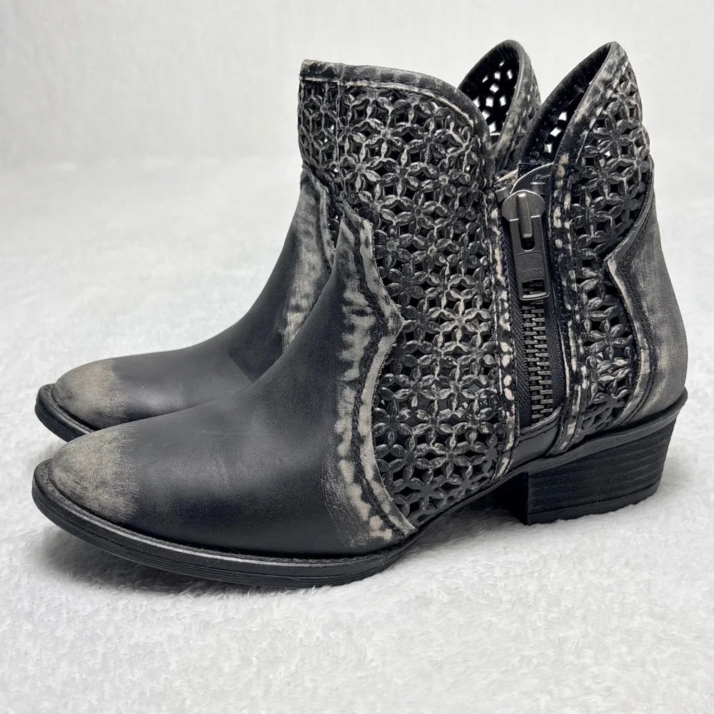 Circle G Black Distressed Leather Laser Cut Ankle Booties Side Zip Boots Size 10